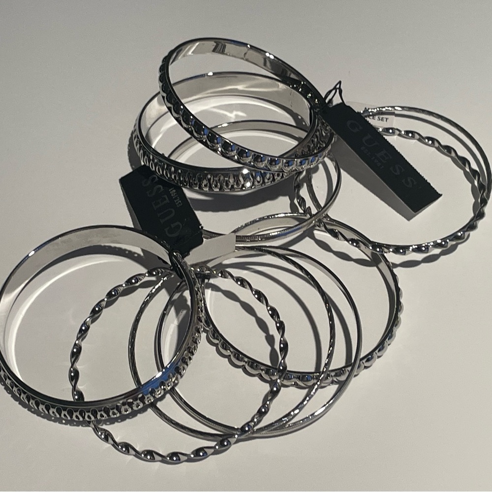 GUESS Textured 5 Pcs Bracelet Set - Picture 1 of 8